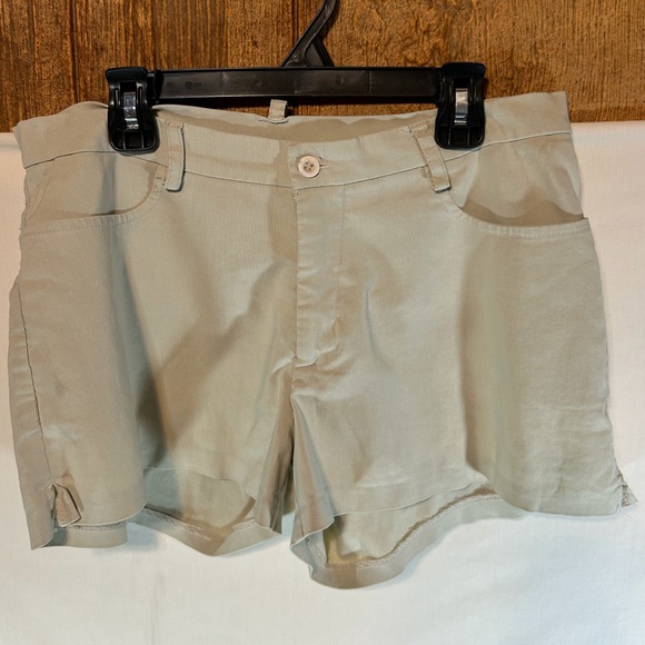 Just in Time USA women’s light green shorts W/pockets M - Picture 1 of 4
